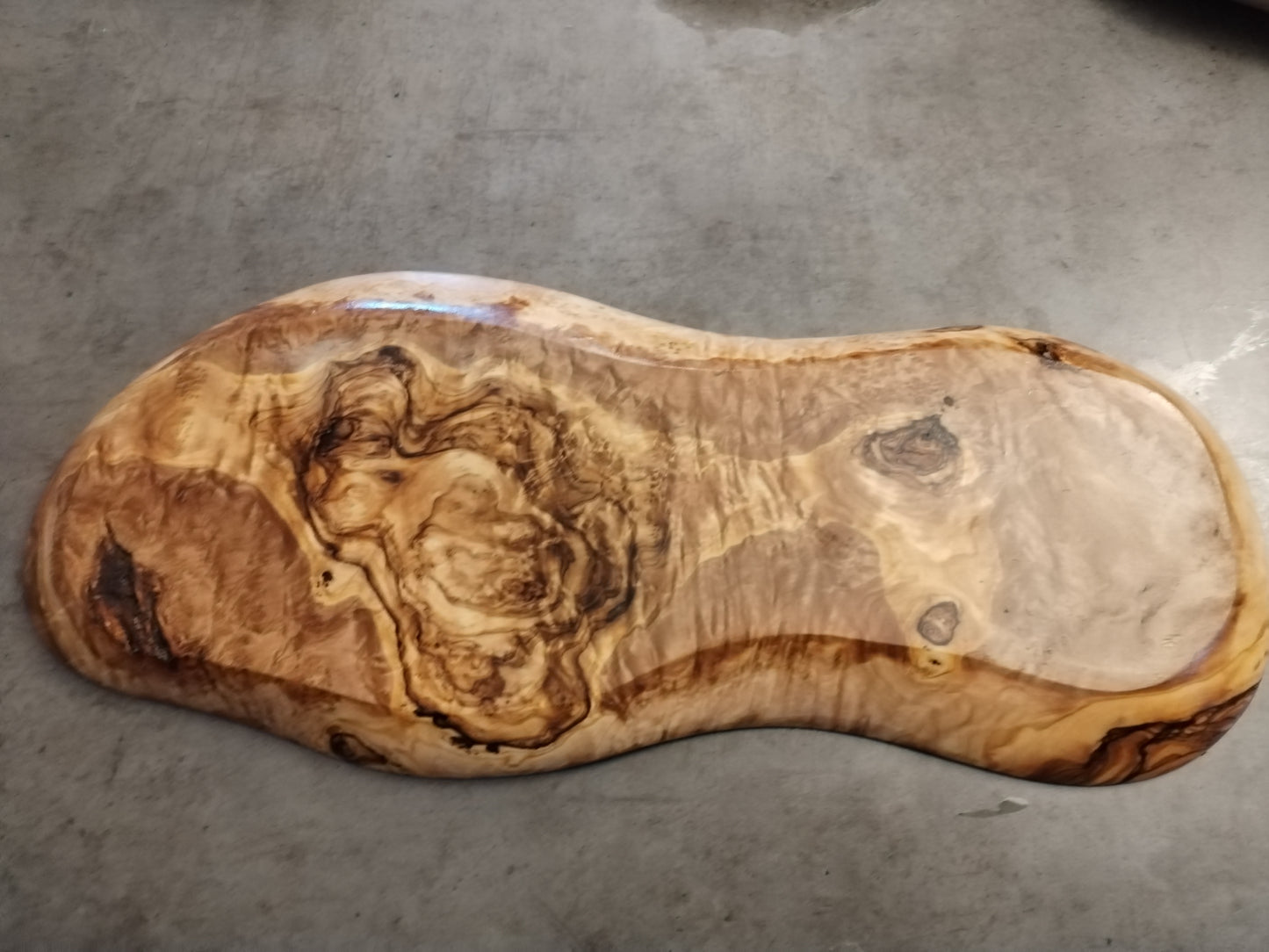 Servierteller, flache Platte Schale aus Olivenholz 43 cm